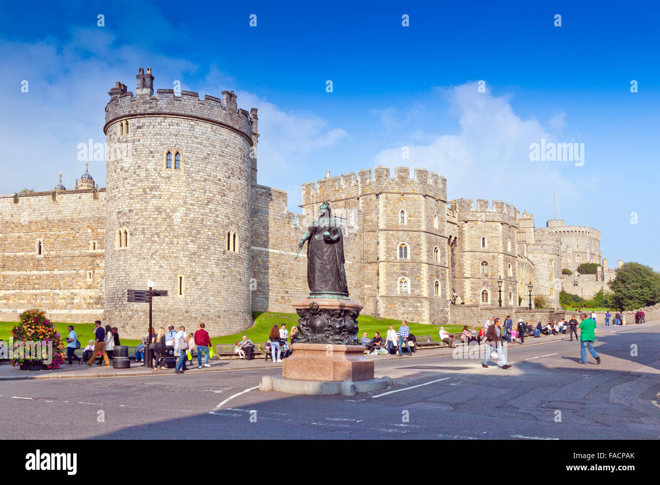 The Queen Victoria statue in front of Windsor Castle, Berkshire, England, UK Stock Photo