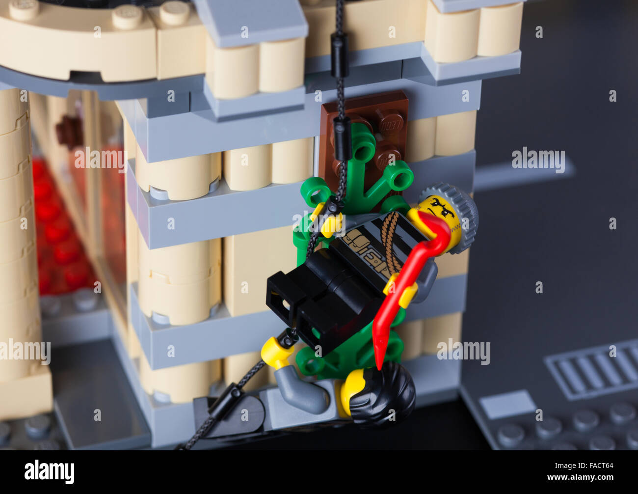 Climbing up the rope hi-res stock photography and images - Alamy