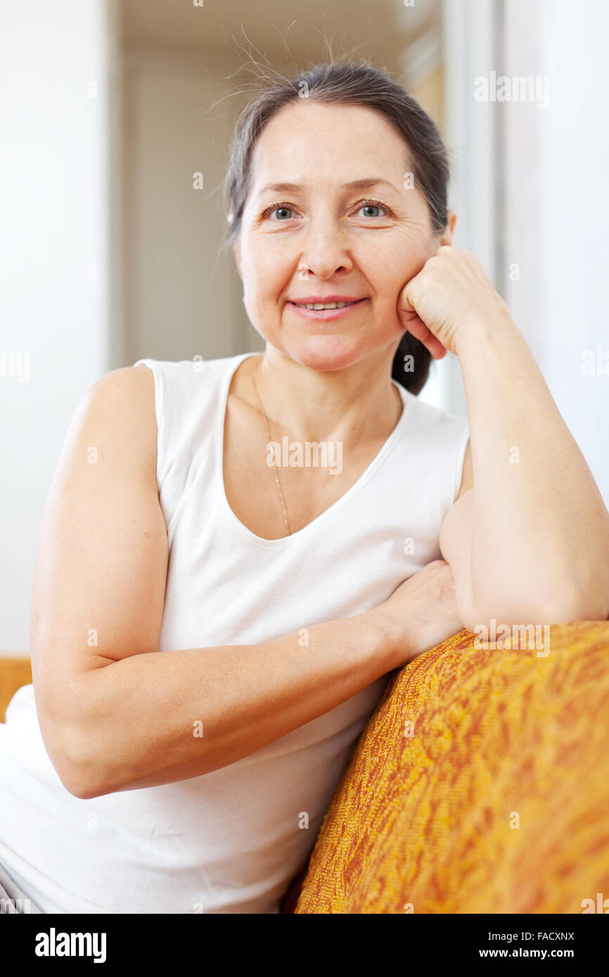 Woman mature portrait beauty hi-res stock photography and images - Alamy