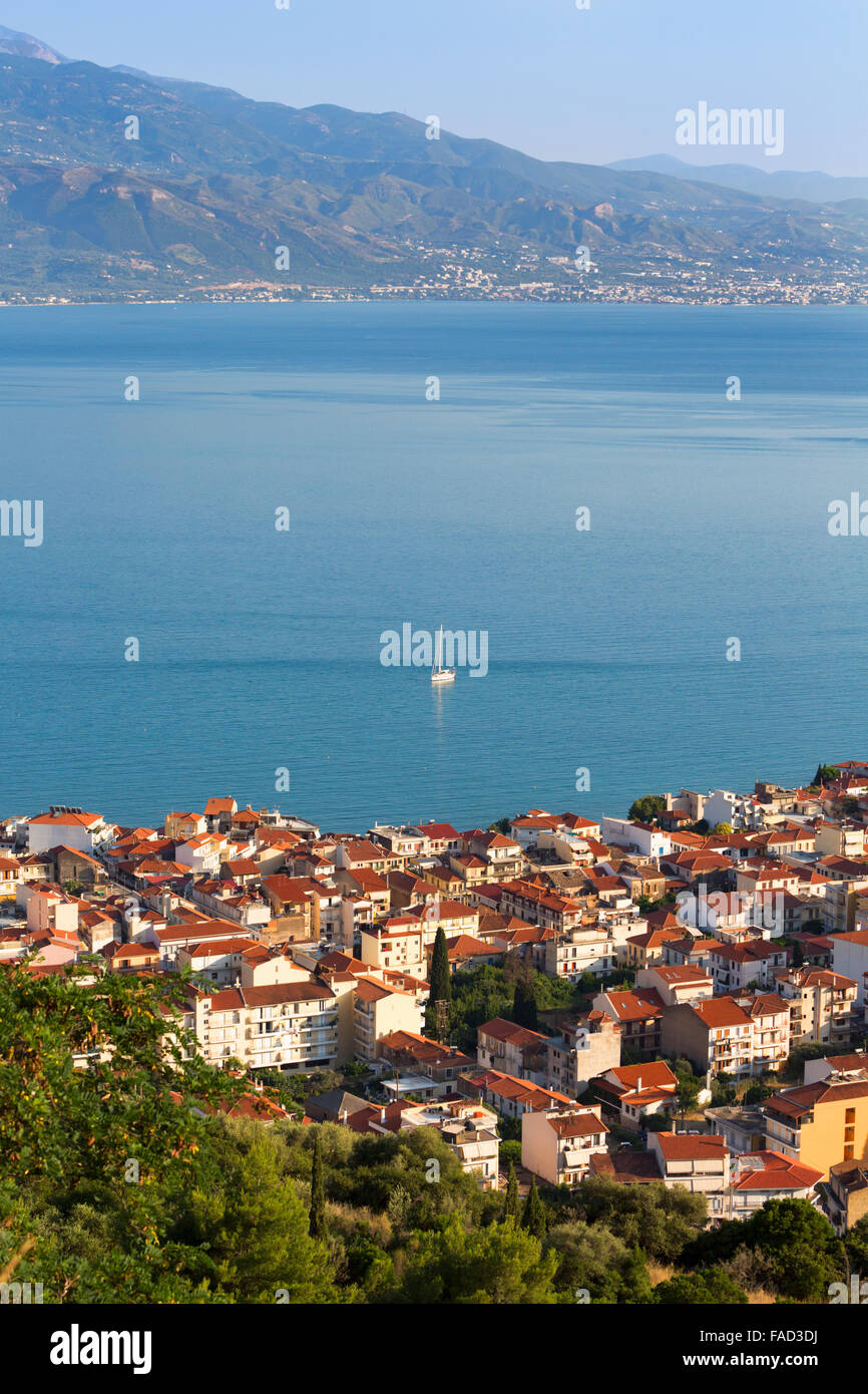 Nafpaktos, West Greece, Greece.  The town of Nafpaktos in foreground sitting on the shore of the Gulf of Corinth. Stock Photo