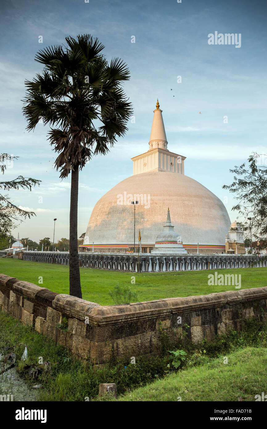 Ruvanvelisaya Dagoba, Sacred City of Anuradhapura, UNESCO World Heritage Site, North Central Province, Sri Lanka, Asia Stock Photo