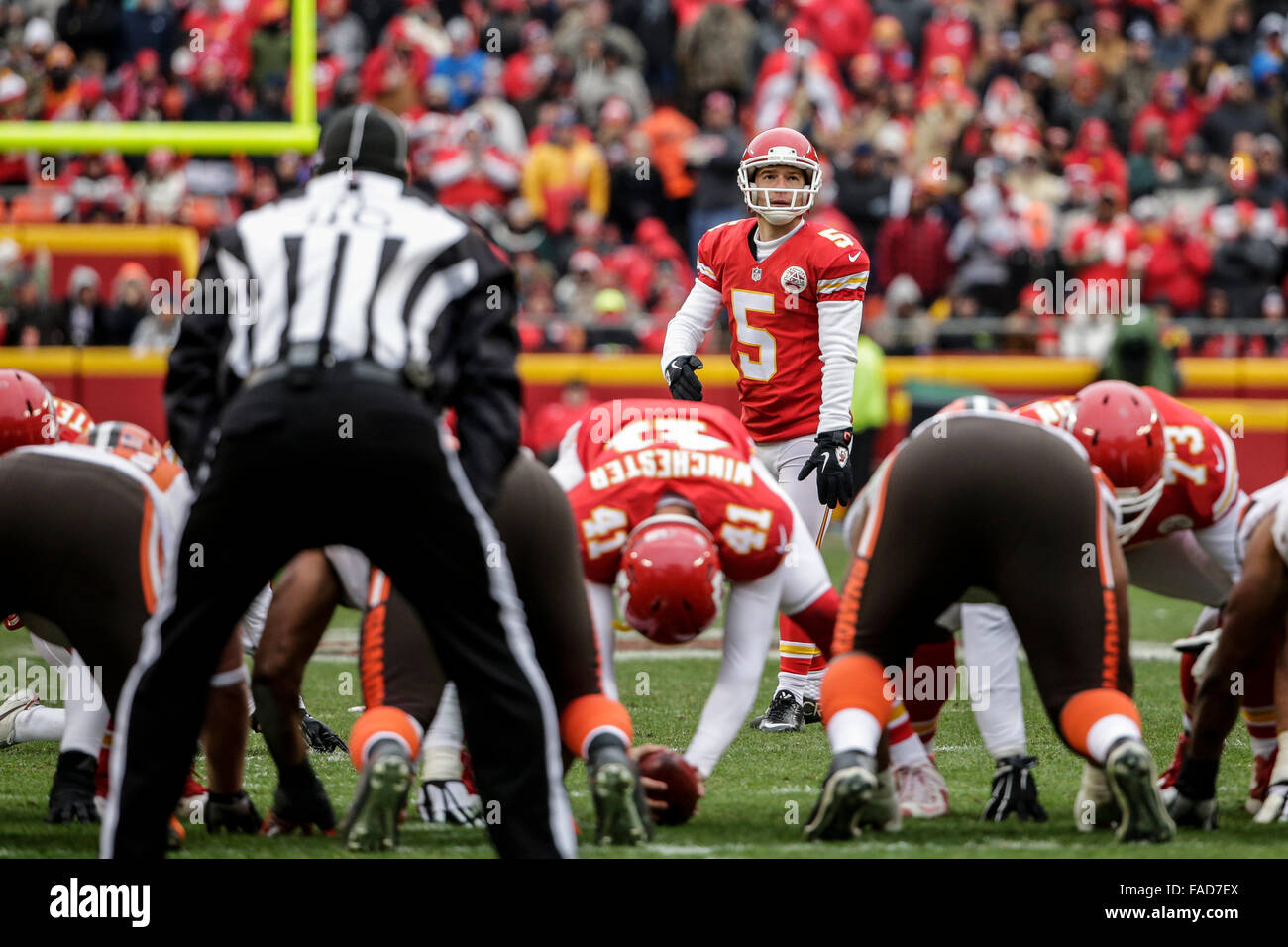 December 27, 2015: Kansas City Chiefs kicker Cairo Santos (5) prepares to kick a field goal during the NFL game between the Cleveland Browns and the Kansas City Chiefs at Arrowhead Stadium in Kansas City, MO Tim Warner/CSM. Stock Photo