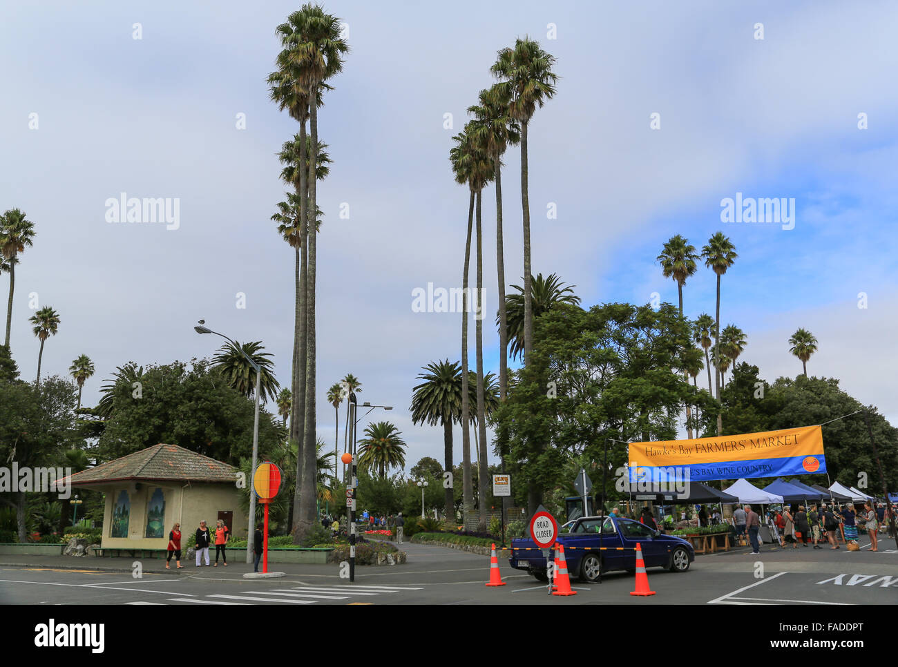 Hawke's Bay Farmers' Market on Emerson Street in downtown Napier, Hawke's Bay, New Zealand. Stock Photo