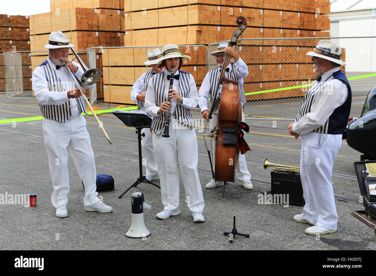 Twin City Stompers band entertain cruise passengers from Oceania's Marina cruise ship at Napier Port, Hawke's Bay, New Zealand. Stock Photo