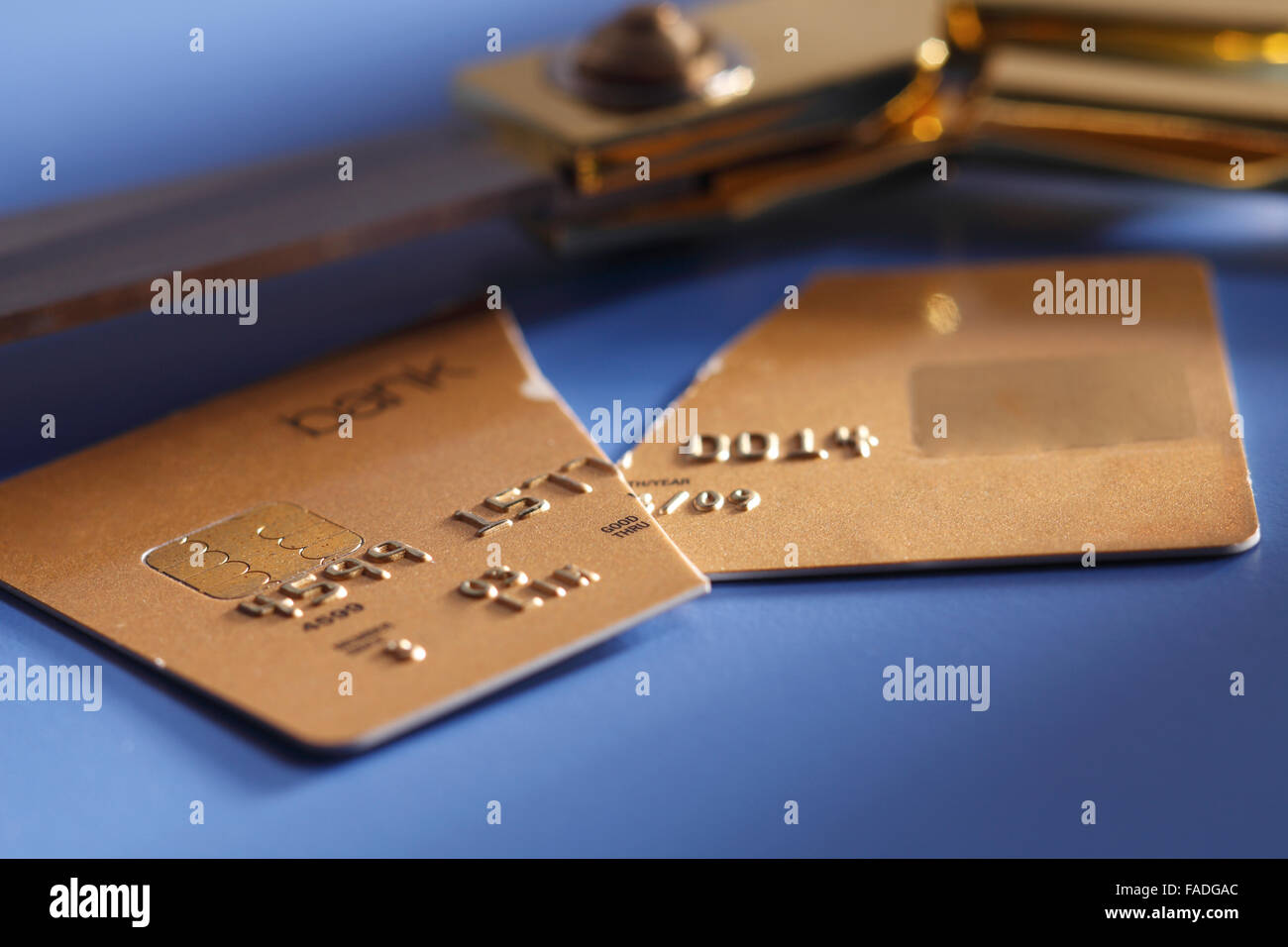 credit card cut in to half Stock Photo Alamy