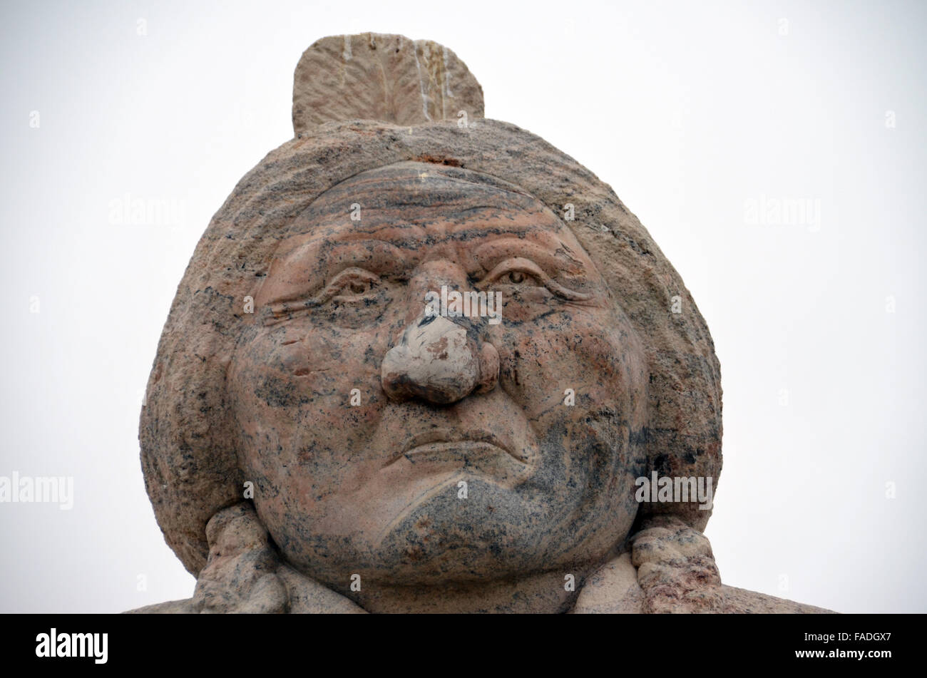 South Dakota, USA. 8th Apr, 2015. A statue at the grave of Sioux chief Sitting Bull in South Dakota, USA, 8 April 2015. Sitting Bull died in a melee in 1890, and two weeks later the Indian wars came to a bloody end with the massacre at Wounded Knee. Sitting Bull's remains were transferred after several decades from the original burial site in North Dakota to a grave near his presumed place of birth in South Dakota. PHOTO: CHRIS MELZER/DPA/Alamy Live News Stock Photo