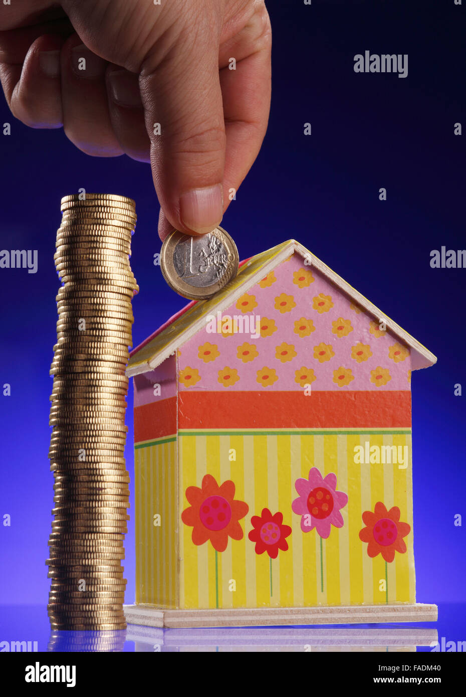 House shape money box hi-res stock photography and images - Alamy