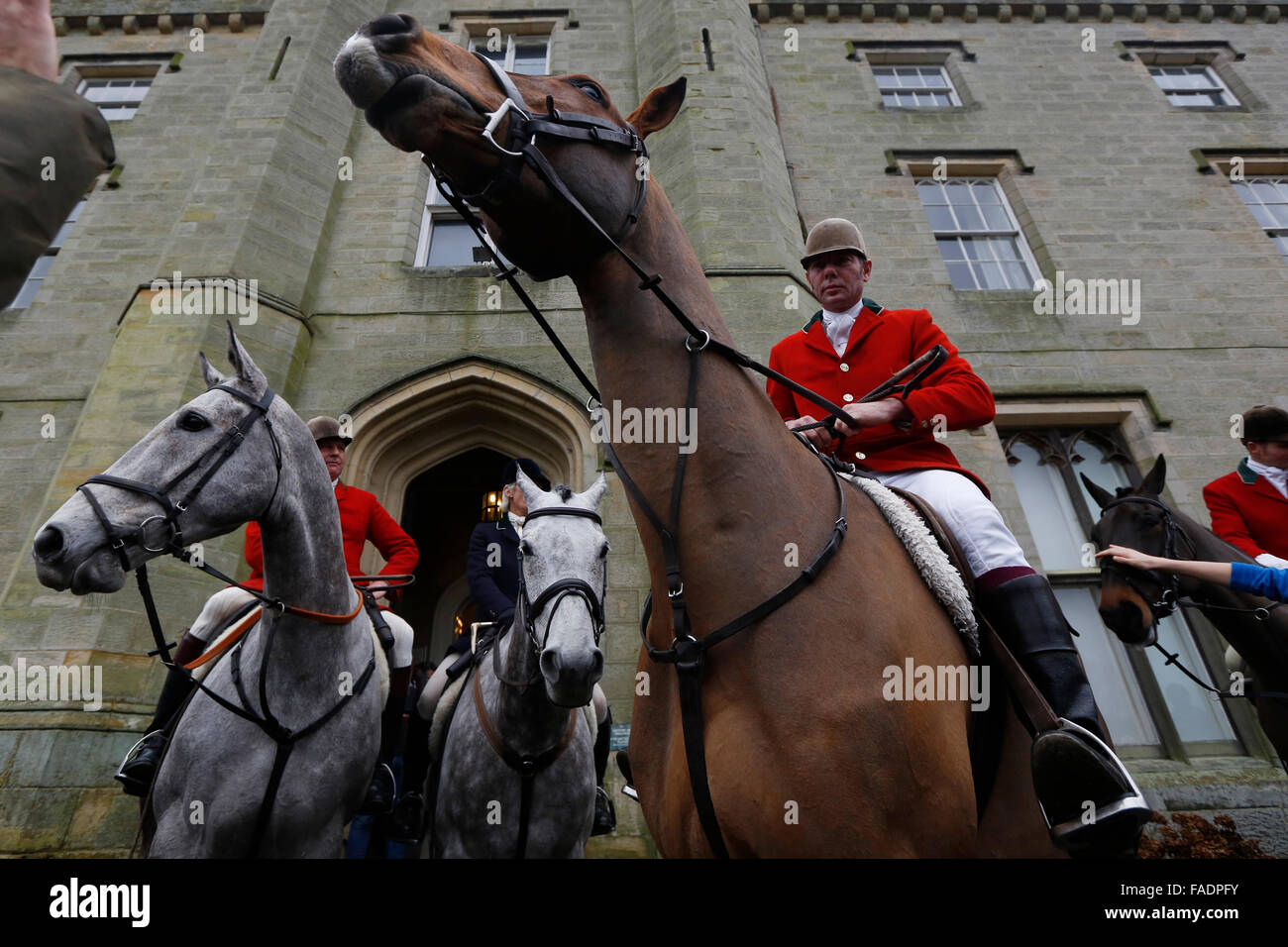 Members of the Old Surrey Burstow and West Kent Hunt gather at Chiddingstone Castle for the annual Boxing Day hunt in Chiddingst Stock Photo