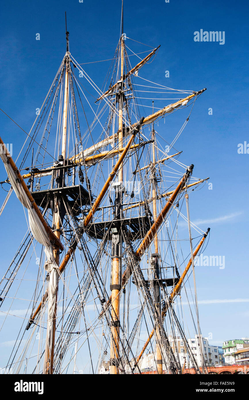 War ship rigging hi-res stock photography and images - Alamy