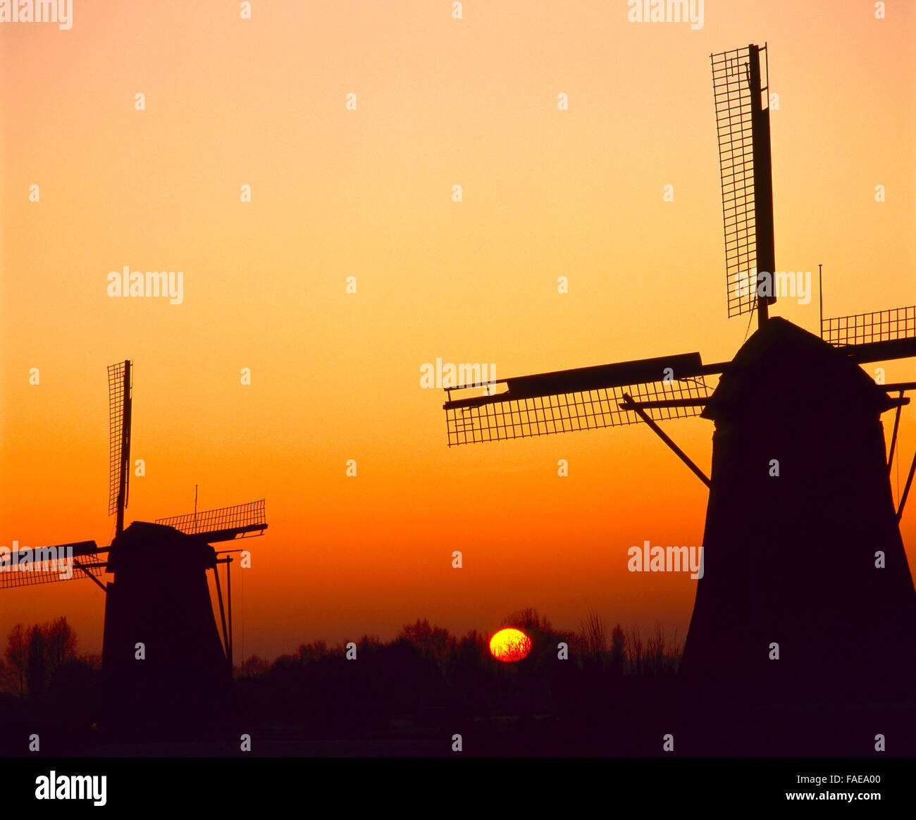 Dutch windmill holland hi-res stock photography and images - Alamy