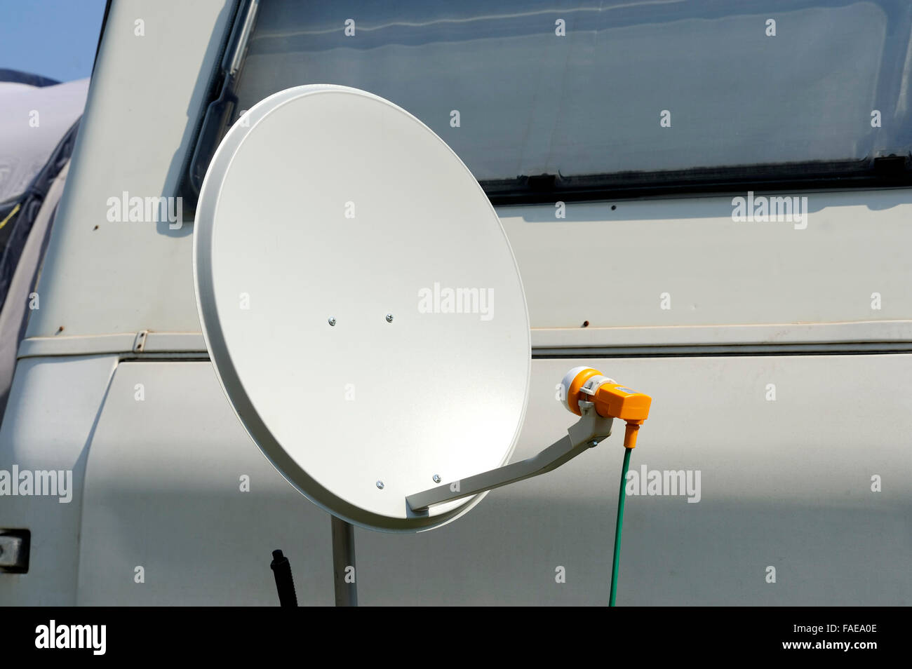 Internet satellite dish hi-res stock photography and images - Alamy