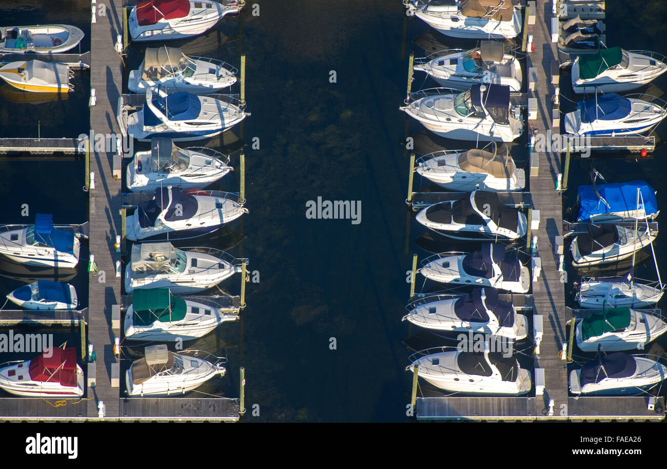 Aerial view of boats hi-res stock photography and images - Alamy