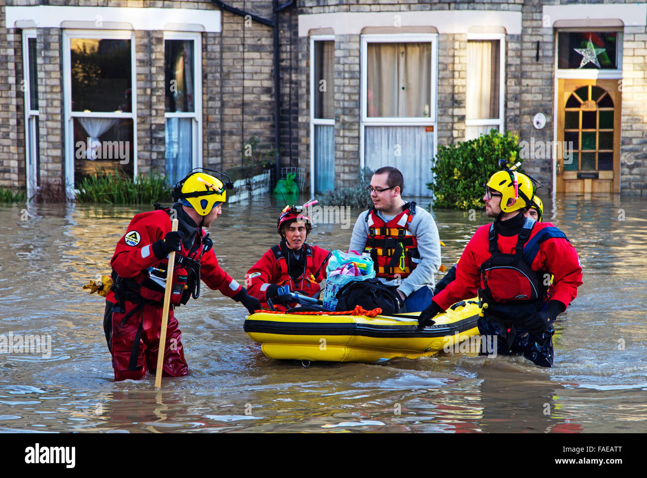 December 2015 York Floods: Swaledale Rescue services evacuating residents from flooded homes in the Huntington Road area of York Stock Photo