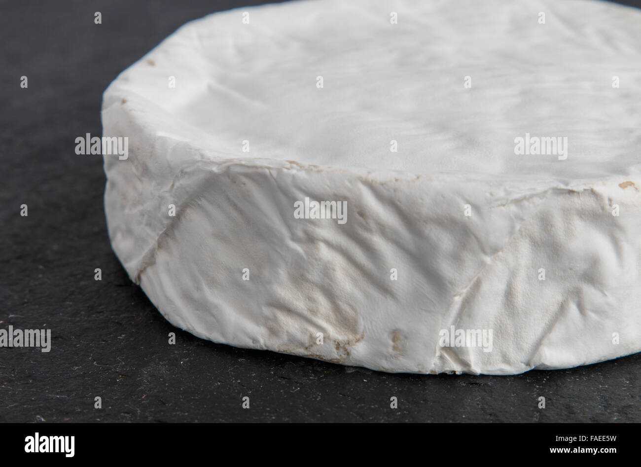 Rind of English whole brie cheese Stock Photo Alamy