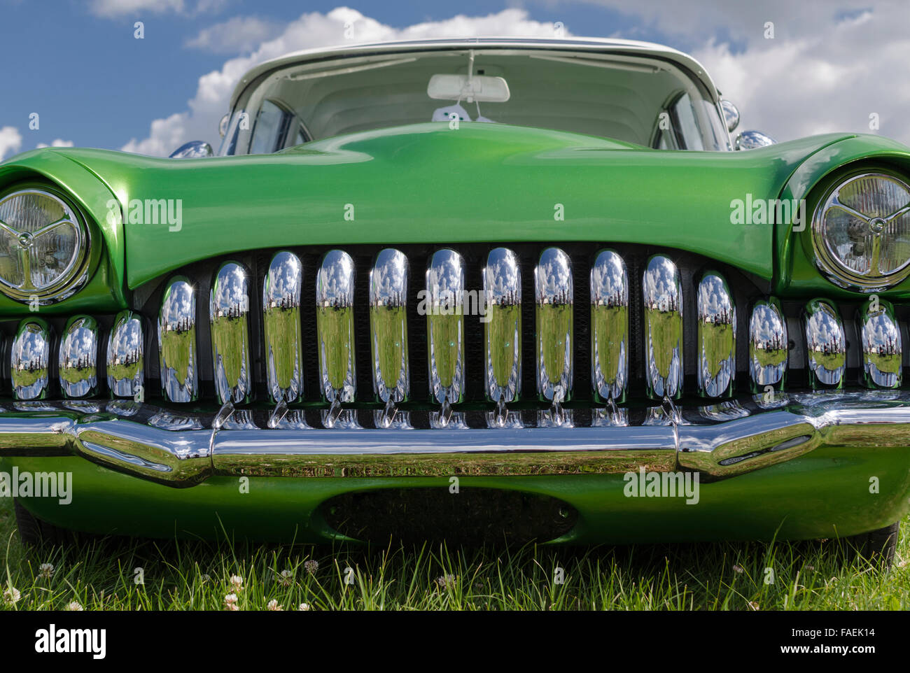 What Antique Car Had A Crown On The Front Grill - Antique Cars Blog