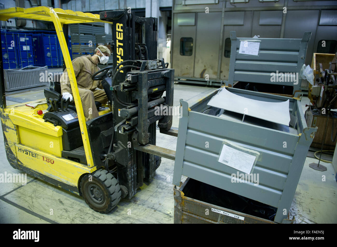 Lubmin, Germany. 16th Dec, 2015. An employee of Energiewerke Nord GmbH (EWN) uses a forklifter to move cleaned components of the former Bruno Leuschner nuclear power plant, in the conditioning and decontamination facility in Lubmin, Germany, 16 December 2015. The federally owned company Energiewerke Nord (EWN) will expedite the dismantling of the nuclear power plants decommissioned in 1990 located in Lubmin and Rheinsberg respectively. Photo: STEFAN SAUER/dpa/Alamy Live News Stock Photo