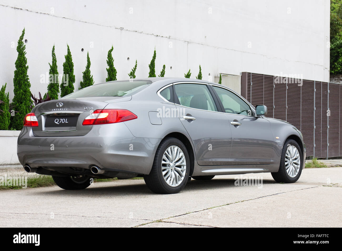 шины infiniti q70. Infiniti q70 r20. Infiniti q70 3. инфинити седан q70 2020. седан инфинити q сзади.