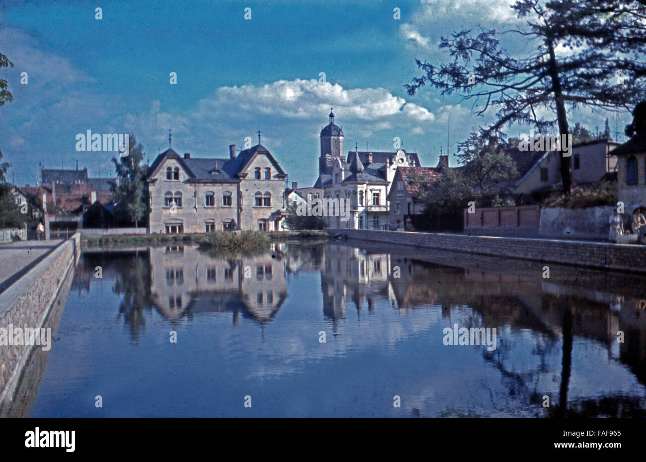 Blick auf die Kleinstadt Neustadt an der Orla in Thüringen, Deutschland 1930er Jahre. View to the town of Neustadt on river Orla, Thuringia, Germany 1930s. Stock Photo