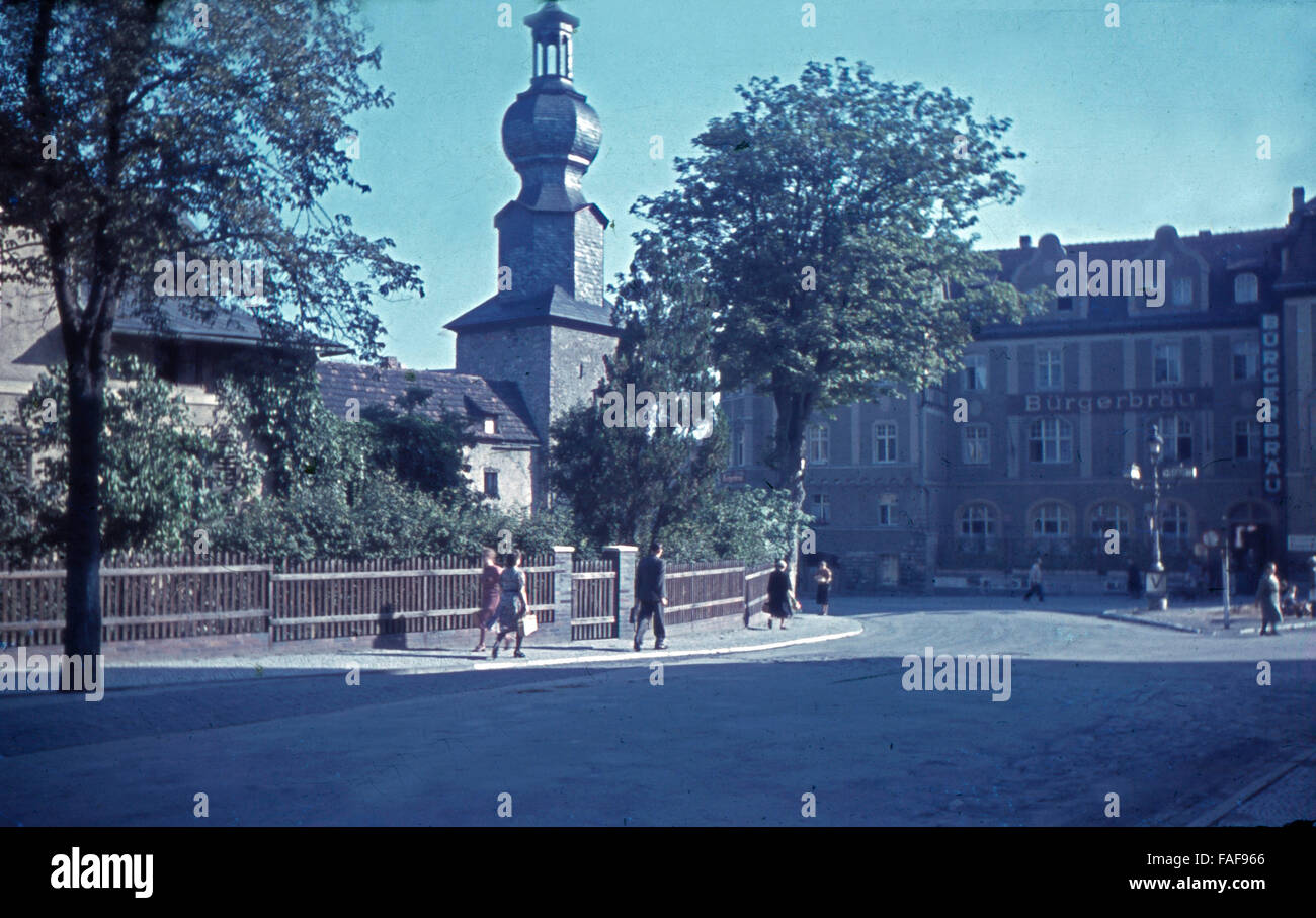 Blick auf das Blankenburger Tor in der Stadt Saalfeld in Thüringen, Deutschland 1930er Jahre. View to Blankenburger Tor gate at the city of Saalfeld in Thuringia, Germany 1930s. Stock Photo