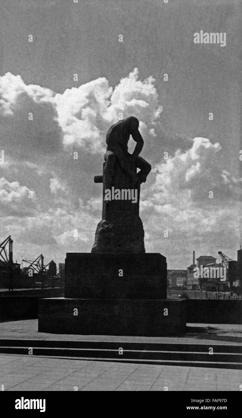 Das Denkmal 'Der Tauzieher' am Holzmarkt in Köln, Deutschland 1920er Jahre. The sculpture 'Der Tauzieher' ('The Rope Puller') at Holzmarkt market in the city of Cologne, Germany 1920s. Stock Photo