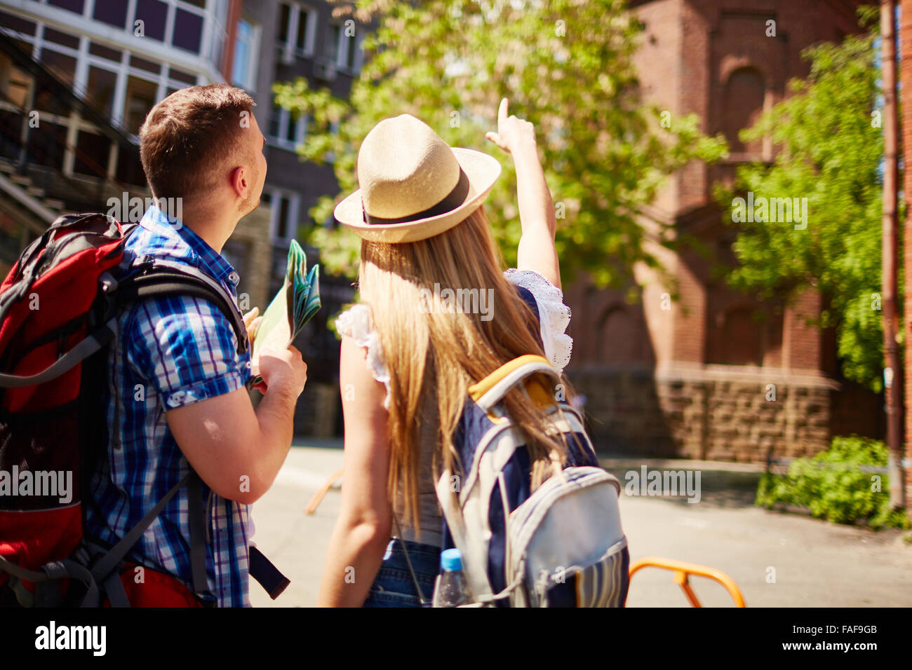 Китайские туристы. Достопримечательности транспорта. Автобус. London sightseeing tour. Go do sightseeing.