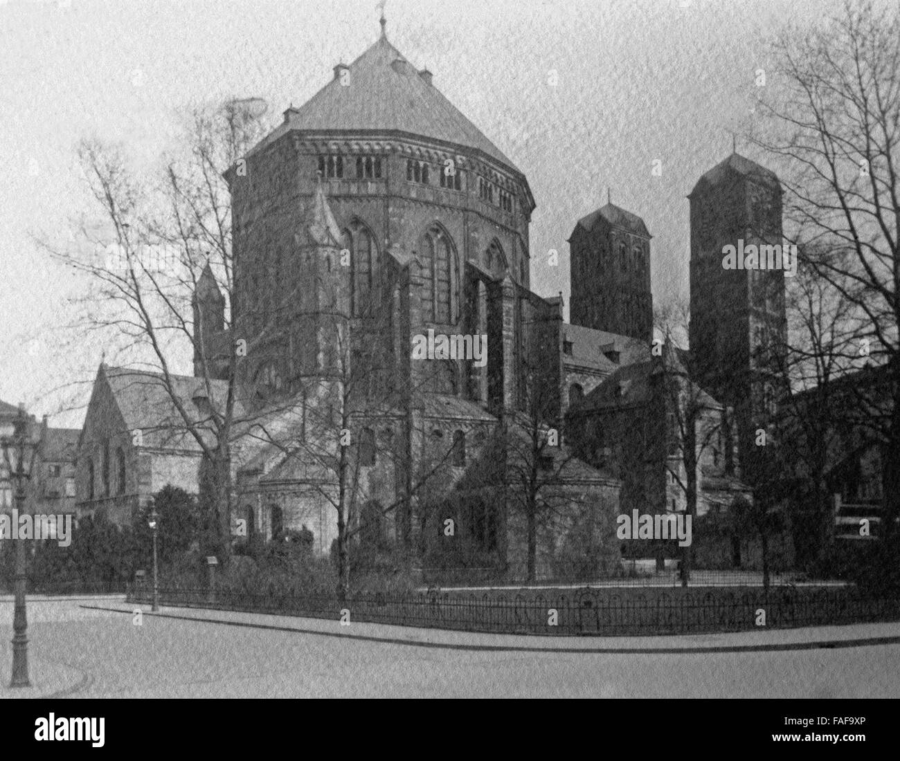Die Kirche St. Gereon in der Innenstadt von Köln, Deutschland 1920er Jahre. St. Gereon's church at the inner city of Cologne, Germany 1920s. Stock Photo