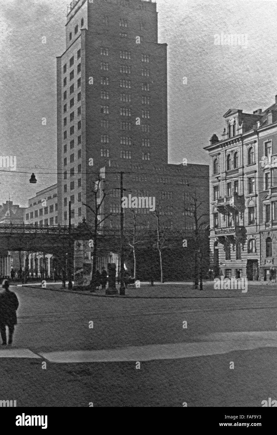 Das Hansahochhaus auf dem Hansaring in der Innenstadt von Köln, Deutschland 1920er Jahre. Hansa high rise at Hansaring boulevard at the inner city of Cologne, Germany 1920s. Stock Photo