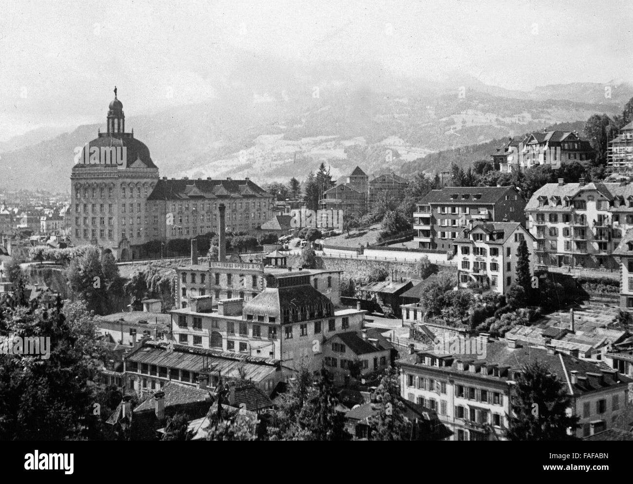 Blick auf die Stadt Luzern mit dem Gebäude der SUVA, Schweiz 1930er Jahre. View to the vity of Lucerne iwth SUVA building, Switzerland 1930s. Stock Photo
