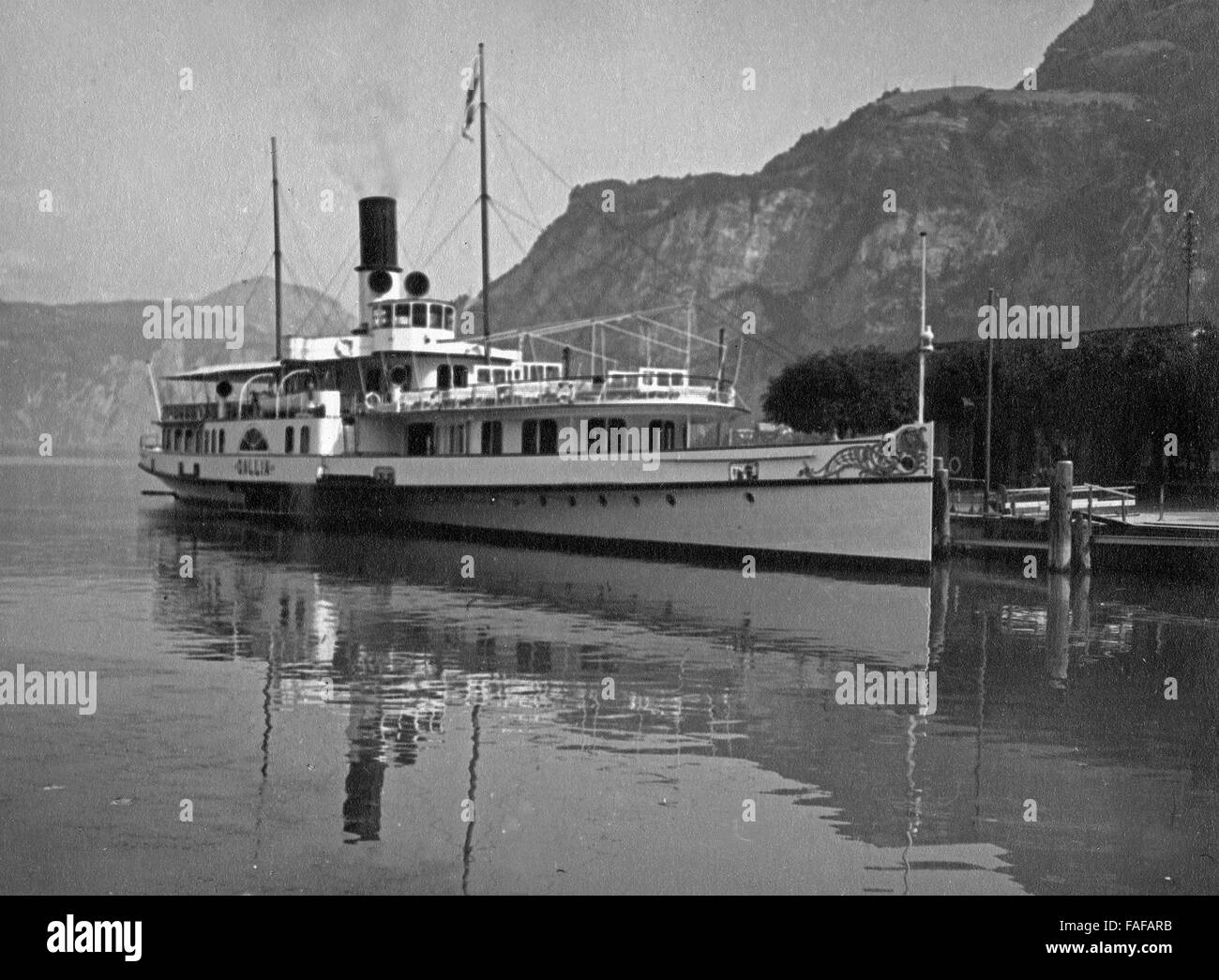 Dampfschiff auf dem Vierwaldstättersee, Schweiz 1930er Jahre. Pleasure steam boat on Lake Lucerne, Switzerland 1930s. Stock Photo