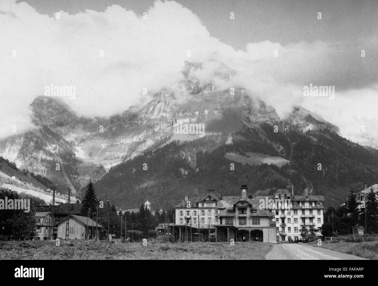 In Engelberg im Kanton Obwalden, Schweiz 1930er Jahre. At Engelberg in Obwalden canton, Switzerland 1930s. Stock Photo