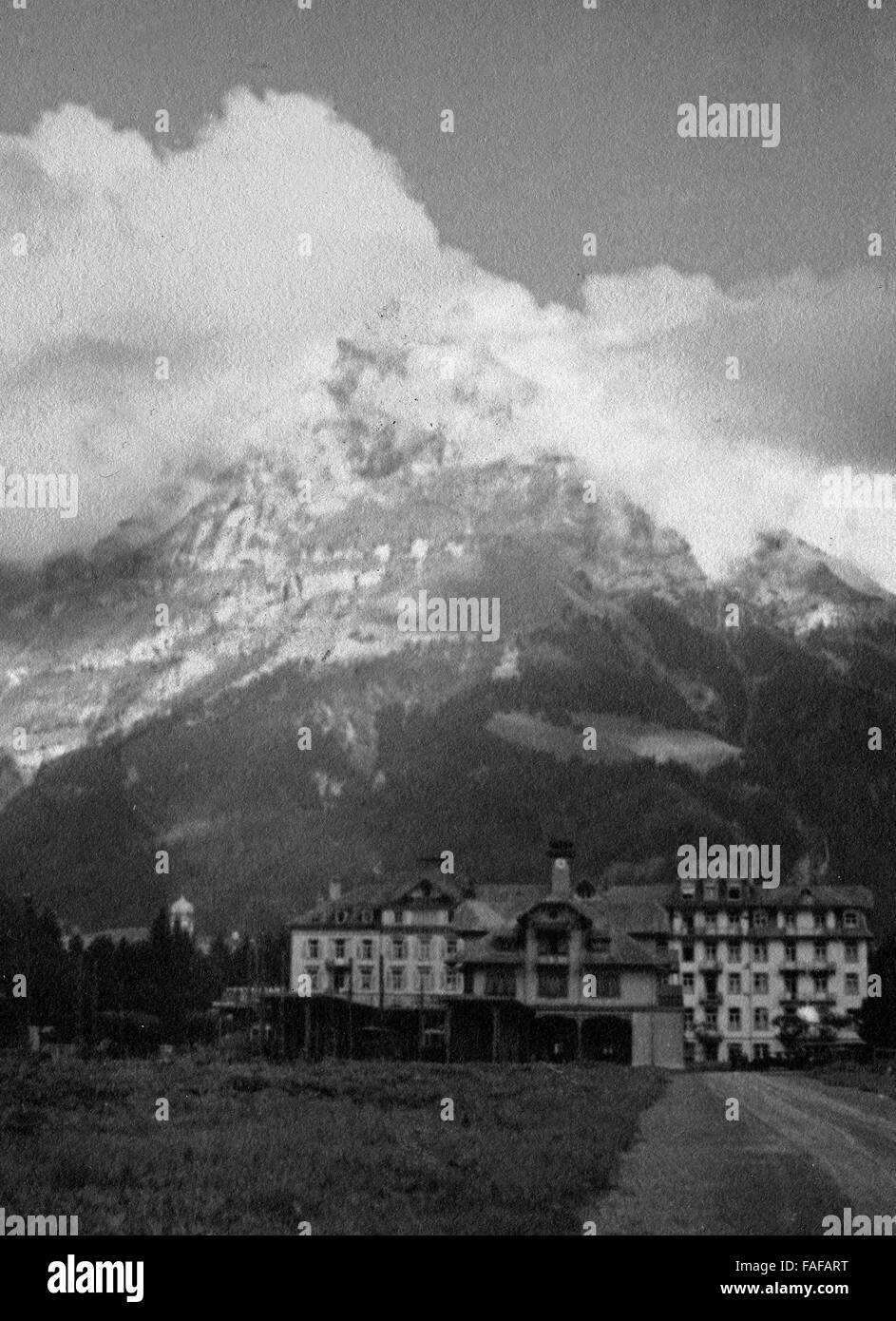 In Engelberg im Kanton Obwalden, Schweiz 1930er Jahre. At Engelberg in Obwalden canton, Switzerland 1930s. Stock Photo