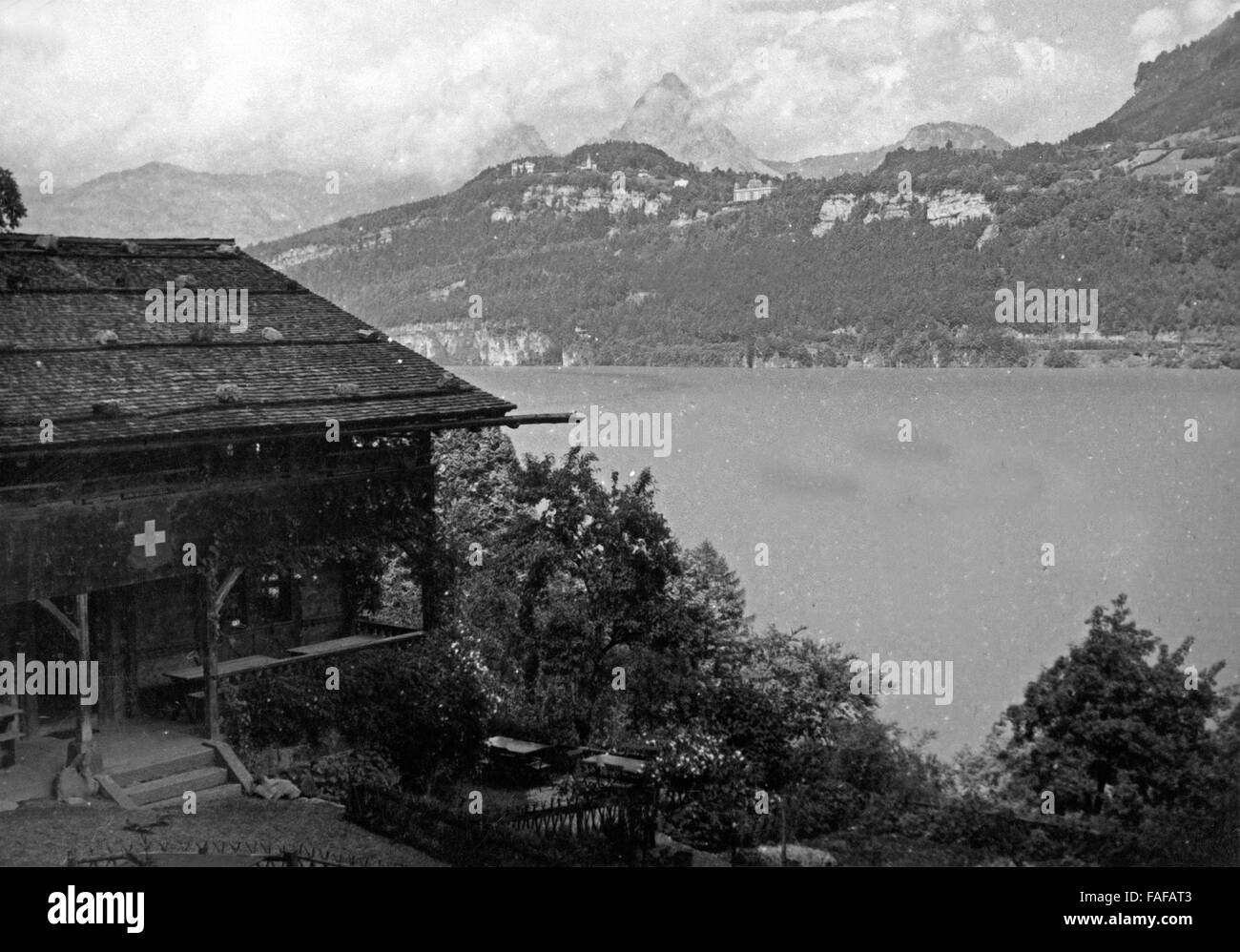 Beim Rütli nahe Seelisberg im Kanton Uri, Schweiz 1930er Jahre. At Ruetli near Seelisberg at Uri canton, Switzerland 1930s. Stock Photo