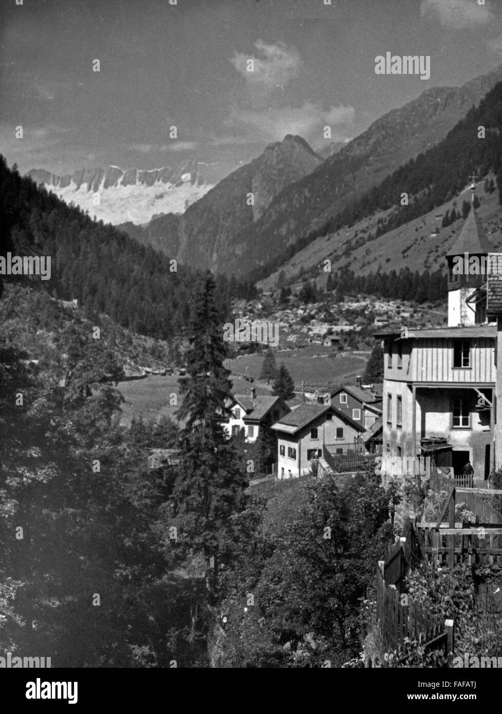 Das Reusstal um Göschenen im Kanton Uri, Schweiz 1930er Jahre. Valley of river Reuss with Goeschenen at Uri canton, Switzerland 1930s. Stock Photo
