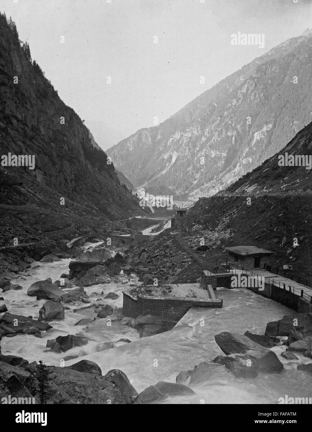 Im Reusstal im Kanton Uri, Schweiz 1930er Jahre. At the valley of river Reuss in Uri canton, Switzerland 1930s. Stock Photo