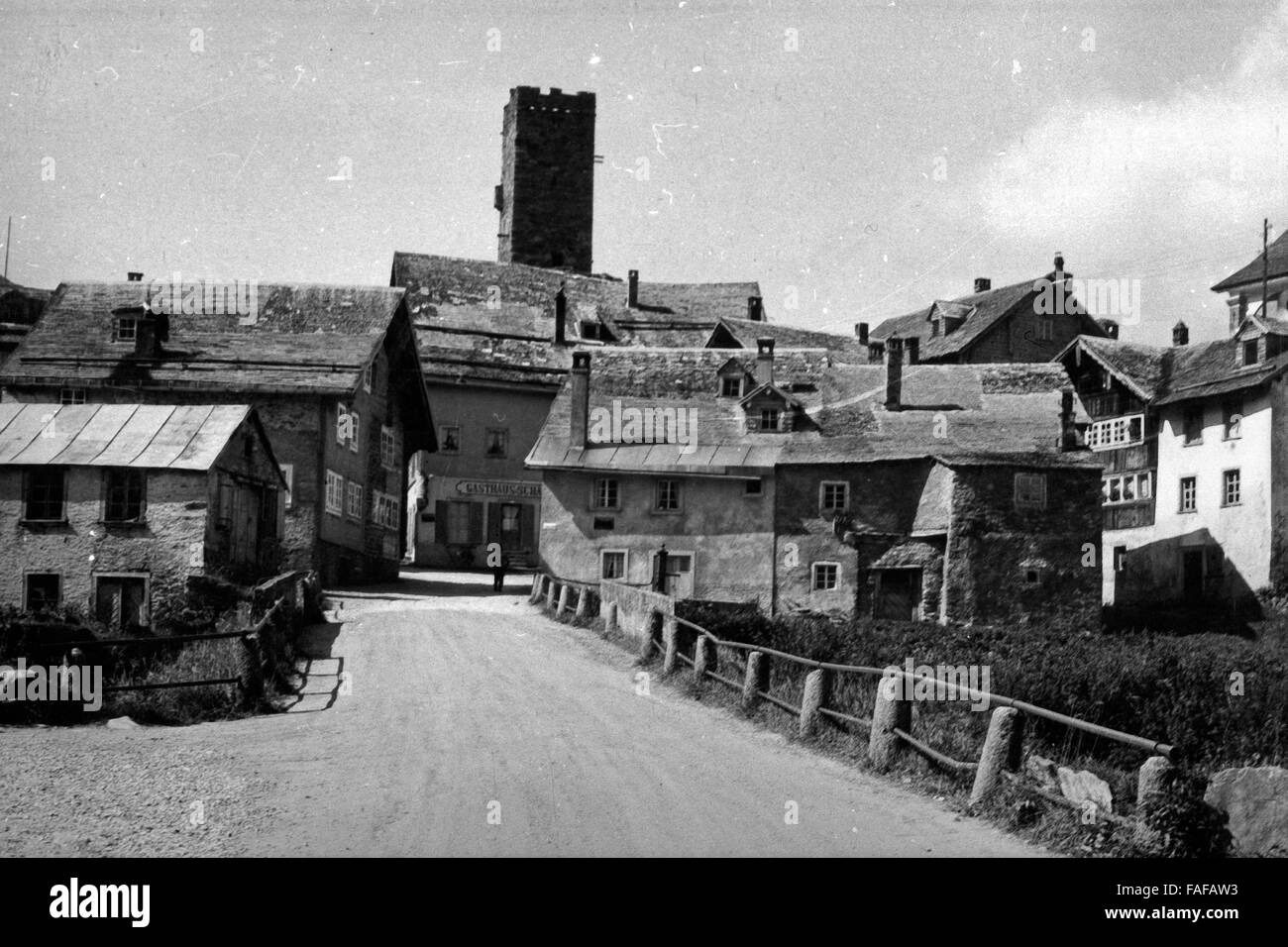 In Hospental im Kanton Uri, Schweiz 1930er Jahre. At the town of Hospental in Uri canton, Switzerland 1930s. Stock Photo