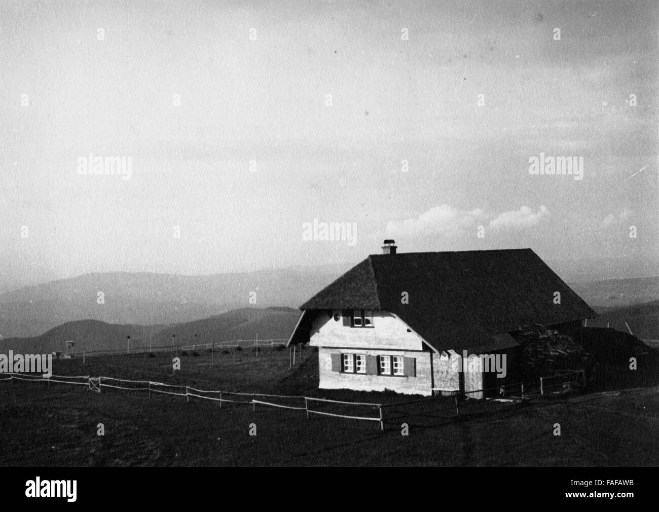 Ein Haus auf dem Feldberg im Schwarzwald, Deutschland 1930er Jahre. A house at Feldberg in Black Forest, Germany 1930s. Stock Photo