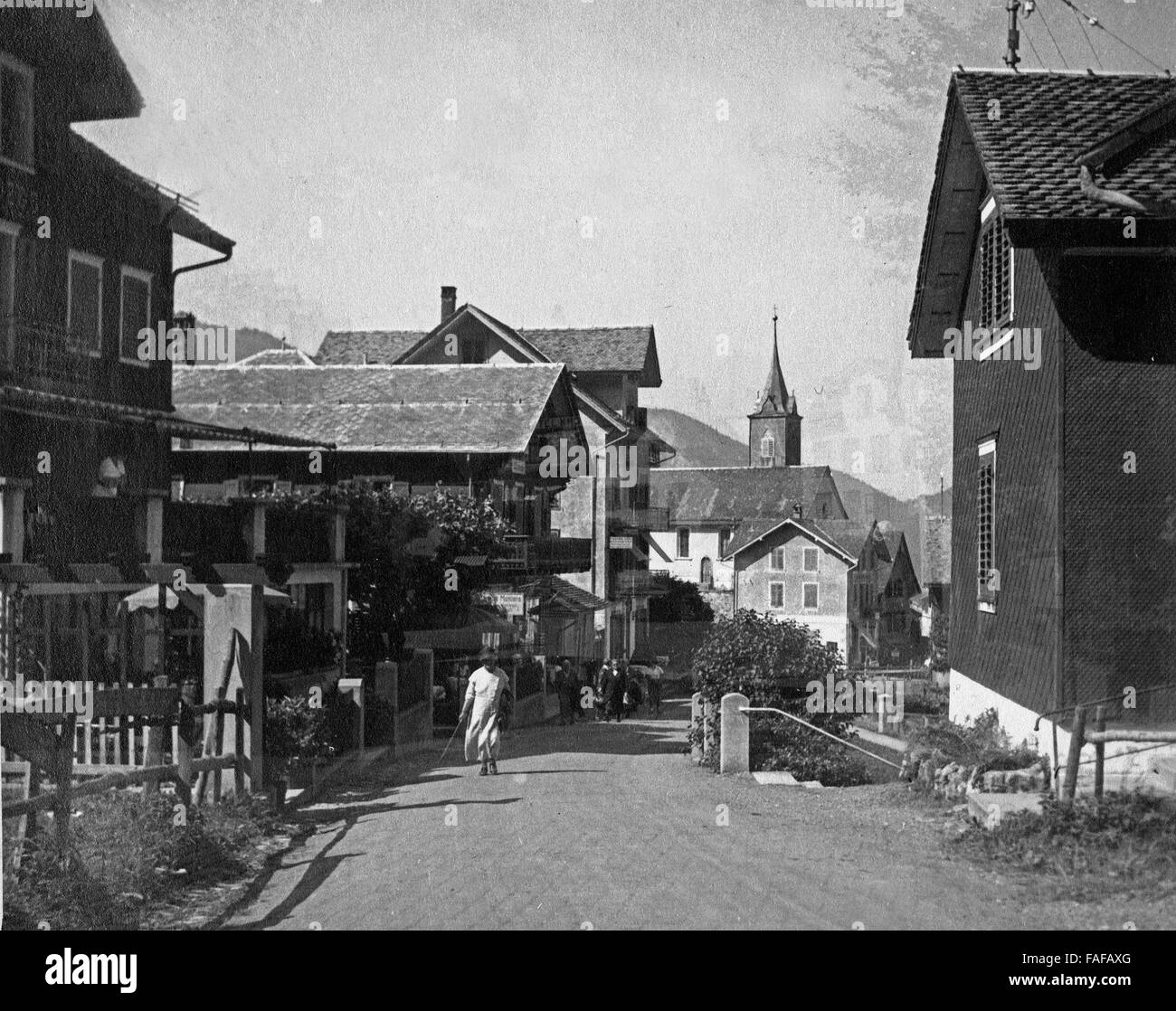 Straße und Häuser in Seelisberg im Kanton Uri, Schweiz 1930er Jahre. Street with houses at Seelisberg in Uri canton, Switzerland 1930s. Stock Photo