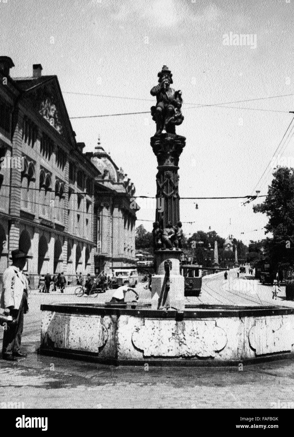 Der Kindlifresserbrunnen in Bern, Schweiz 1930er Jahre. Child Eater Fountain at the city of Berne, Switzerland 1930s. Stock Photo