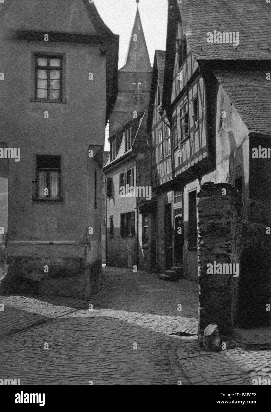 Blick in eine Gasse in Braubach im Rhein Lahn Kreis, Deutschland 1920er Jahre. View to a lane at Braubach, Germany 1920s. Stock Photo