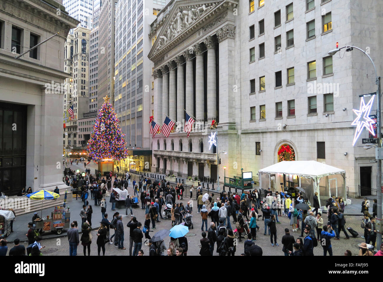 Broad street christmas tree hi-res stock photography and images - Alamy
