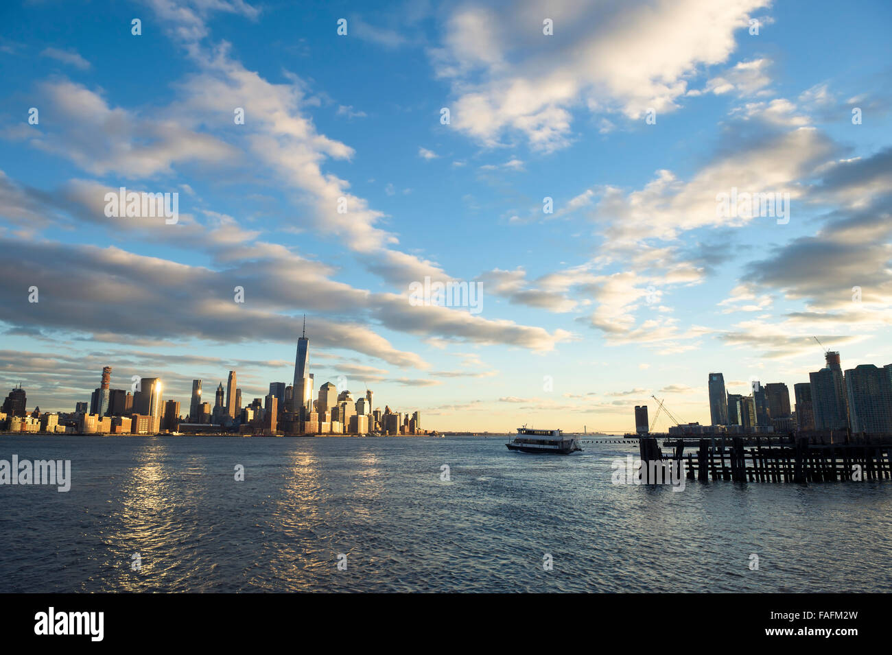 Sunset view new york skyline hi-res stock photography and images - Alamy