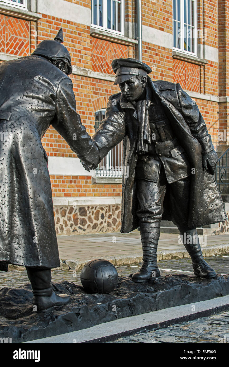 Statue representing British and German soldiers shaking hands during World War One Christmas Truce, Messines, Flanders, Belgium Stock Photo