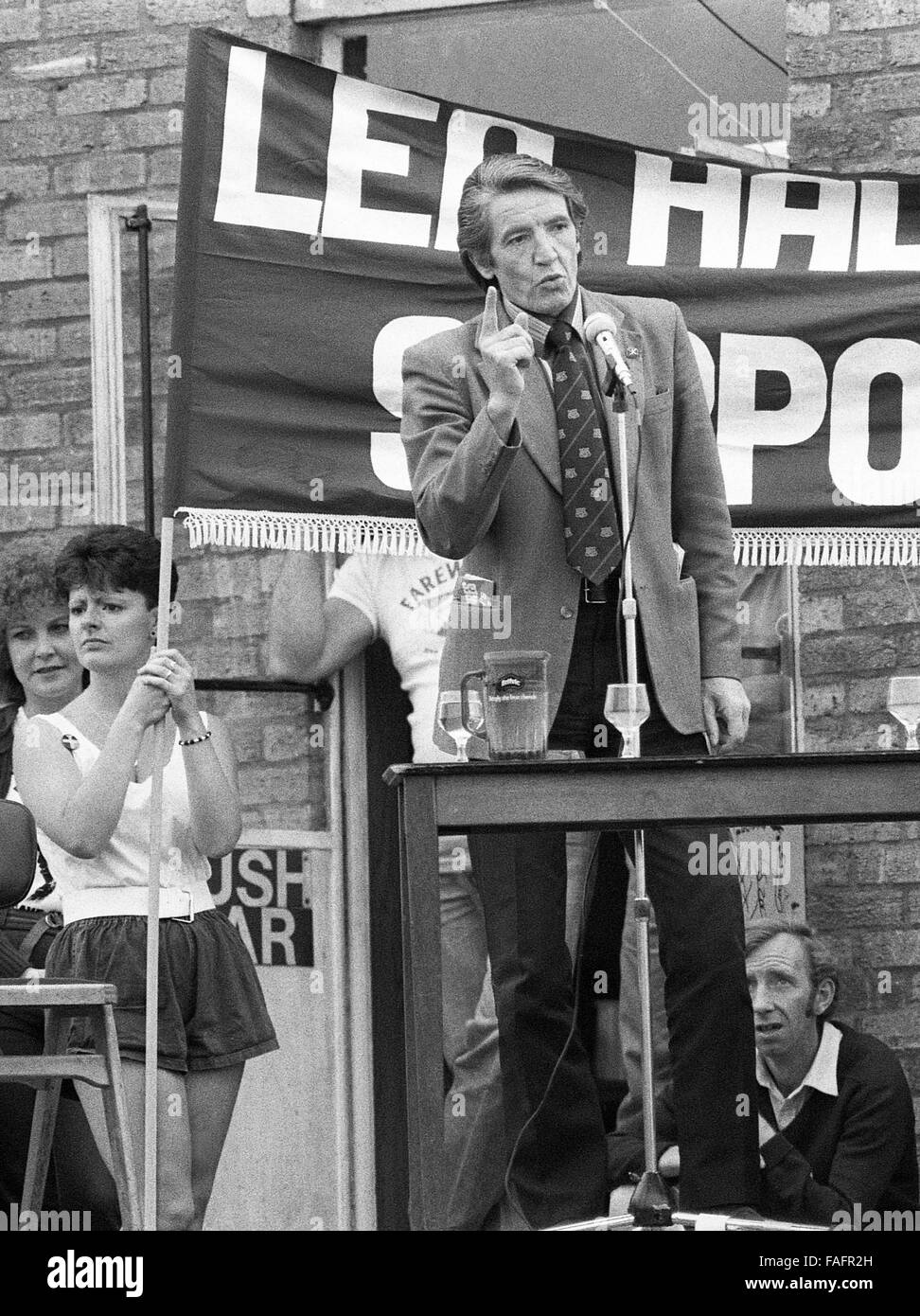 Dennis Skinner MP speaking at Miners Rally in Rugeley during the 1984 miners strike 15/8/1984 PICTURE BY DAVID BAGNALL Coal miner miners mining Britain Uk Stock Photo