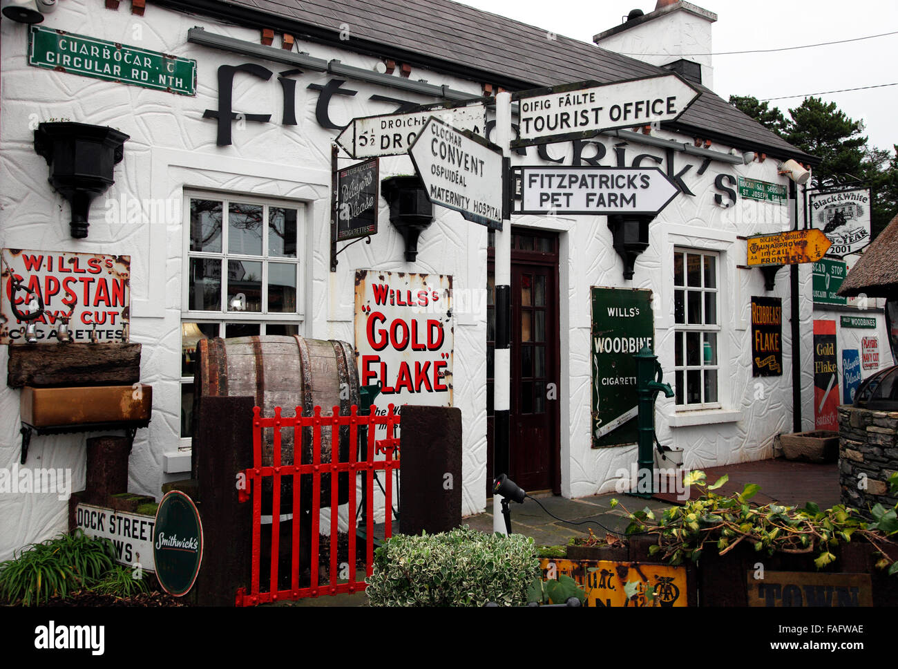 Traditional irish pub hires stock photography and images Alamy