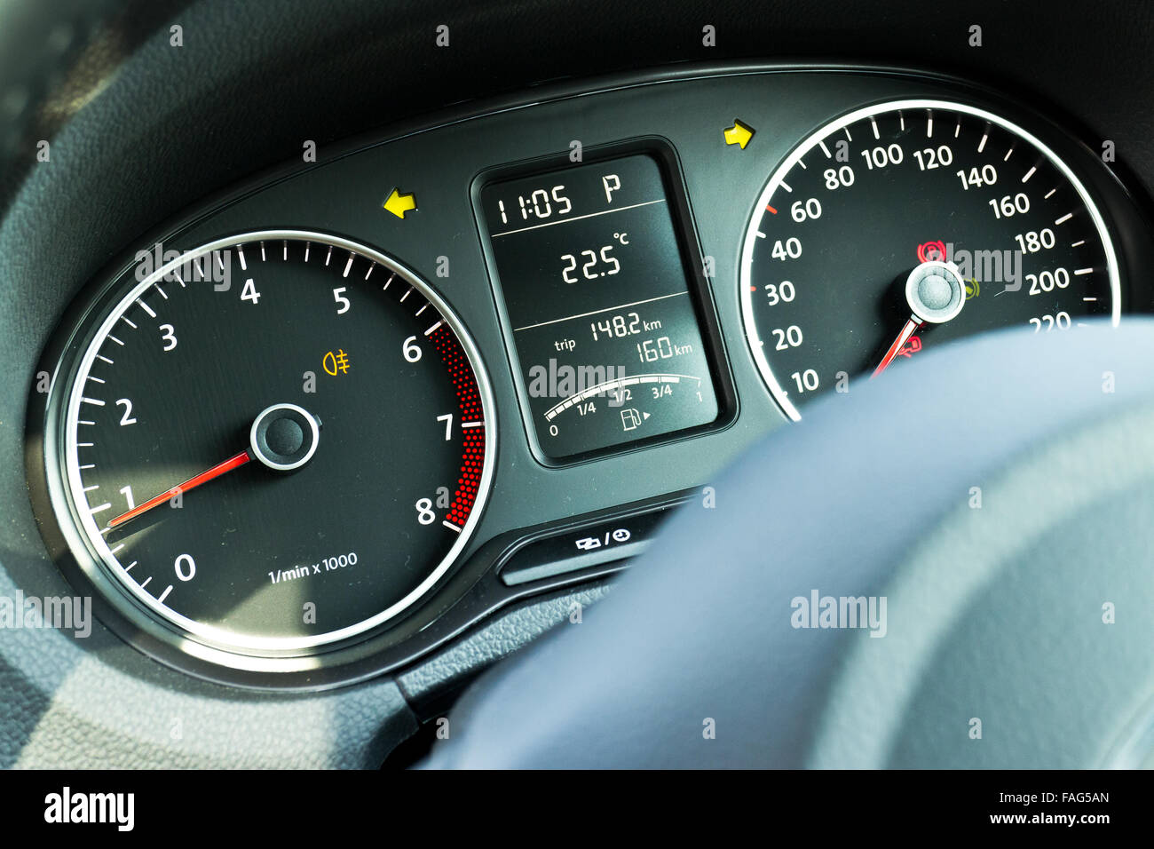 703 Passat B6 Dashboard Images, Stock Photos, 3D objects, & Vectors