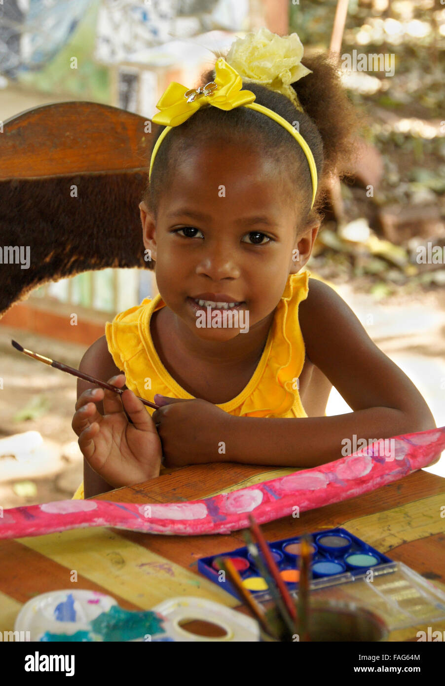 Black kid painting hi-res stock photography and images - Alamy
