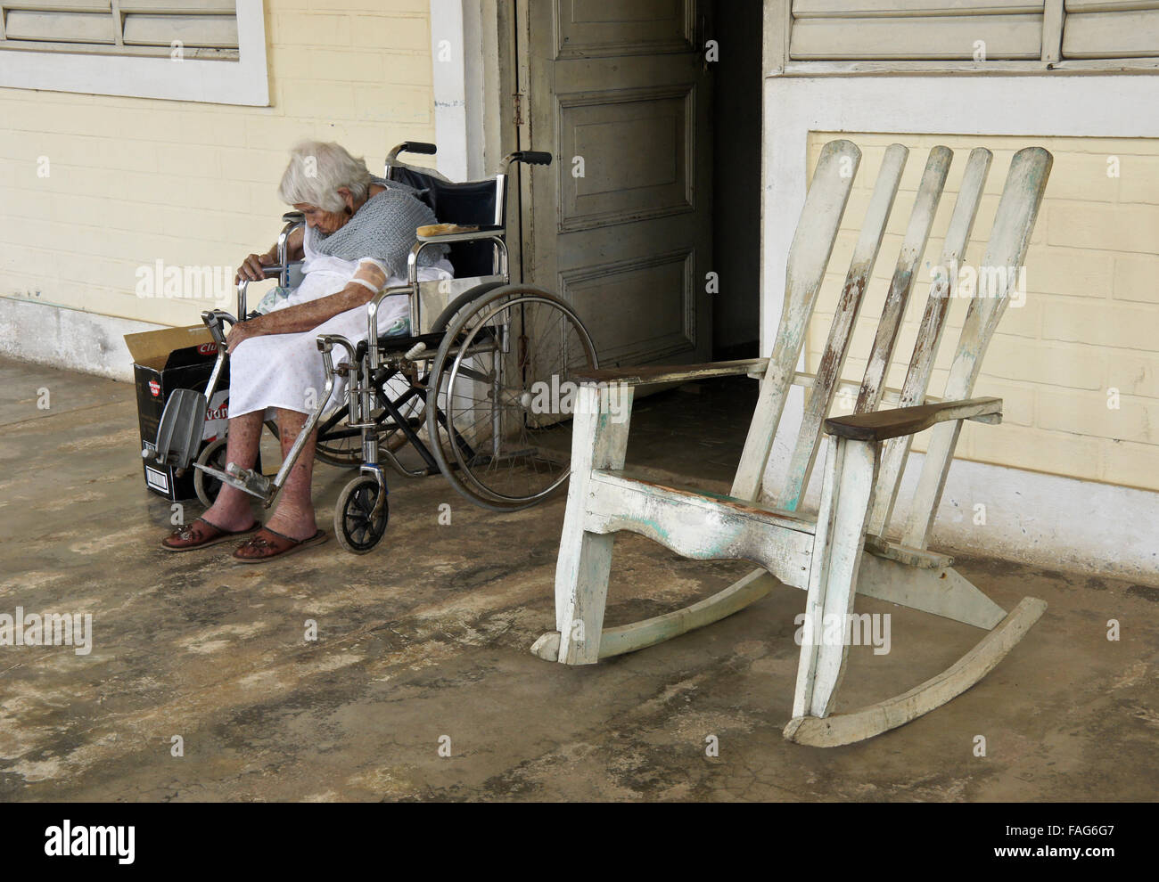 Old woman in wheelchair hi-res stock photography and images - Alamy