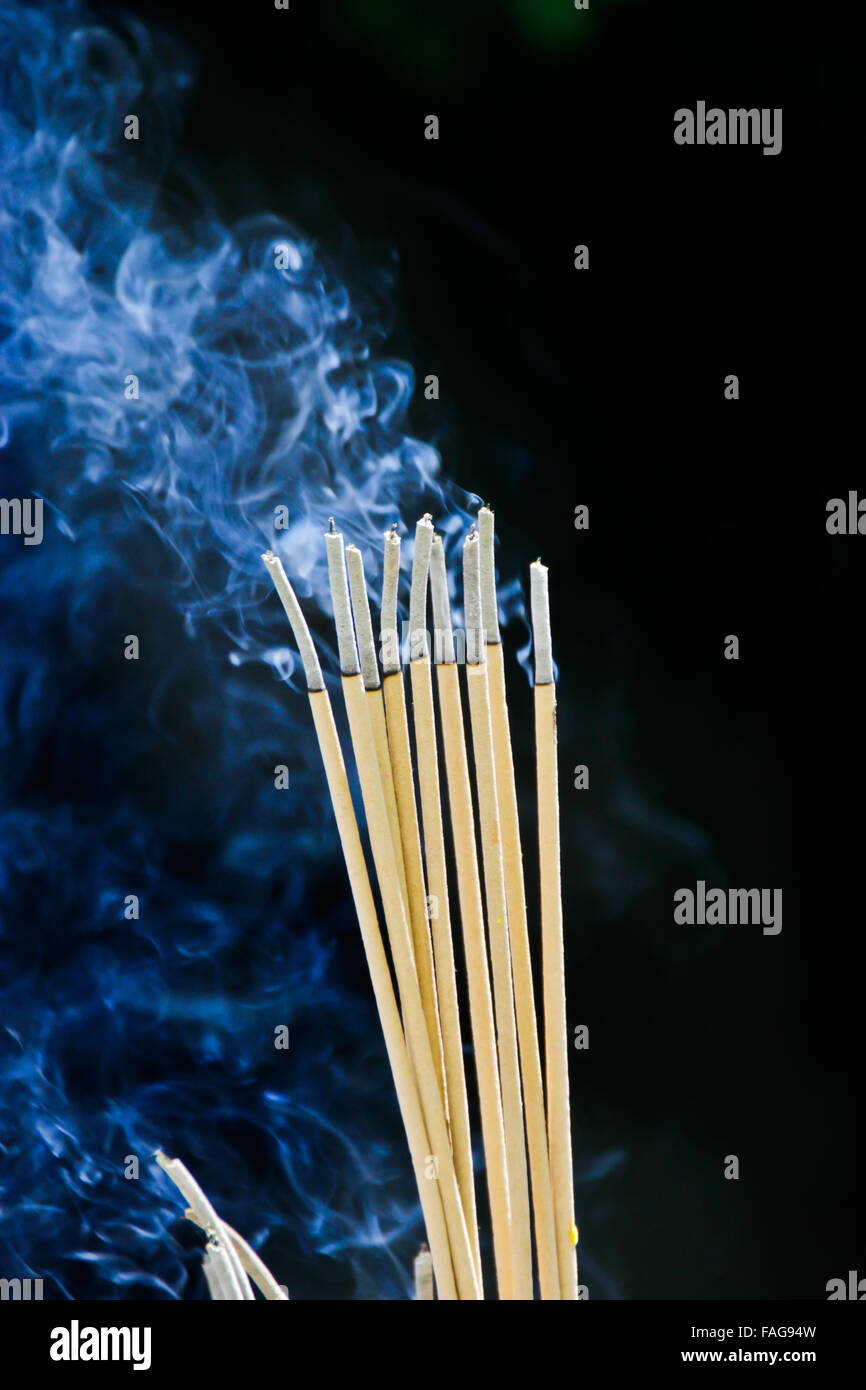 Incense to worship God and Incense to worship the Buddha, Incense smoke