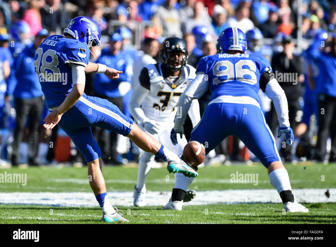 Luke Roper Football Luke roper hi-res stock photography and images - Alamy