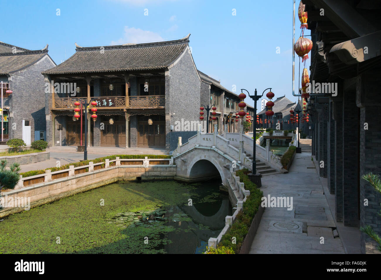 Chenggong Bridge and traditional houses on the Grand Canal, Ancient ...